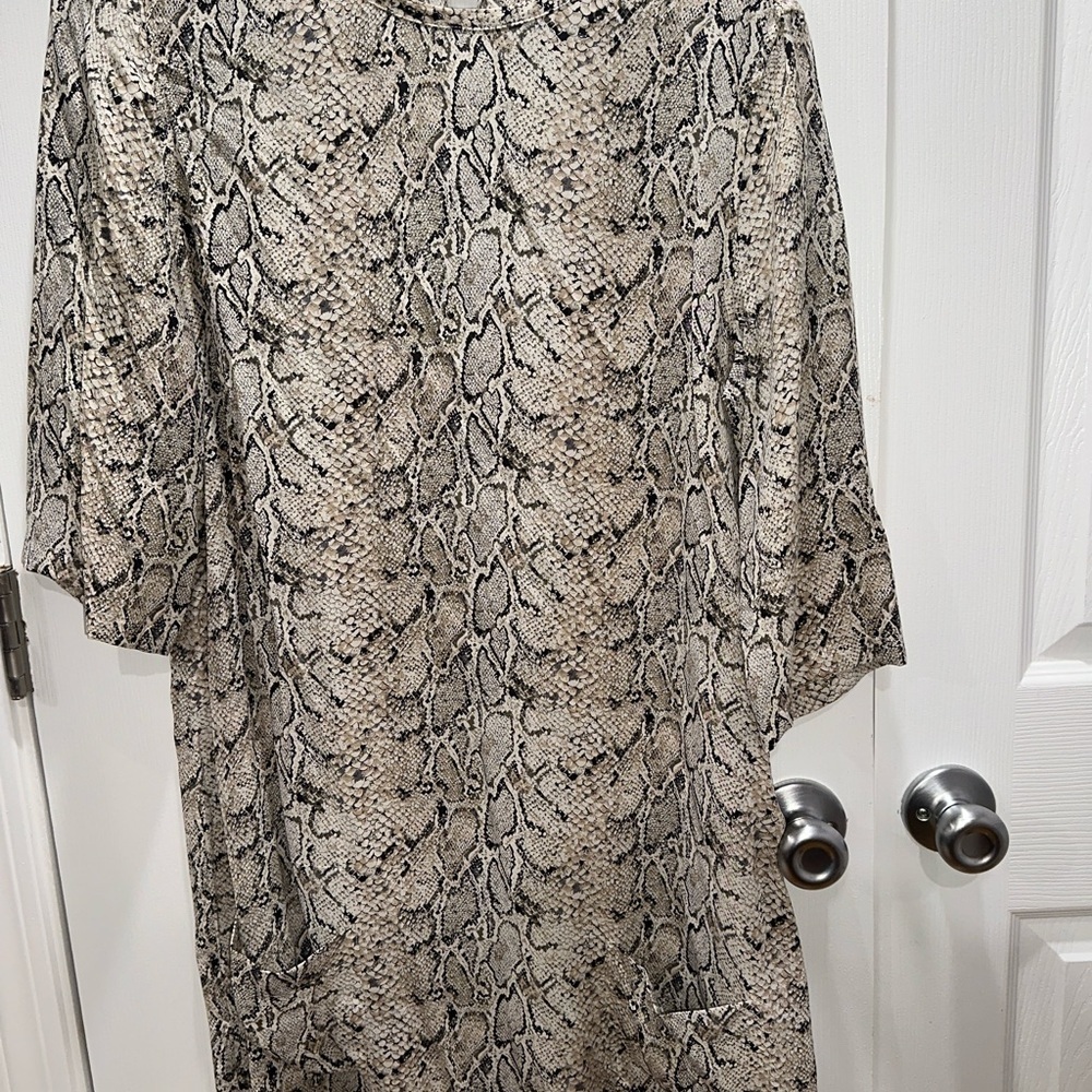 100% Silk Equipment Femme Beige Snake Silk Print Dress - Picture 7 of 10